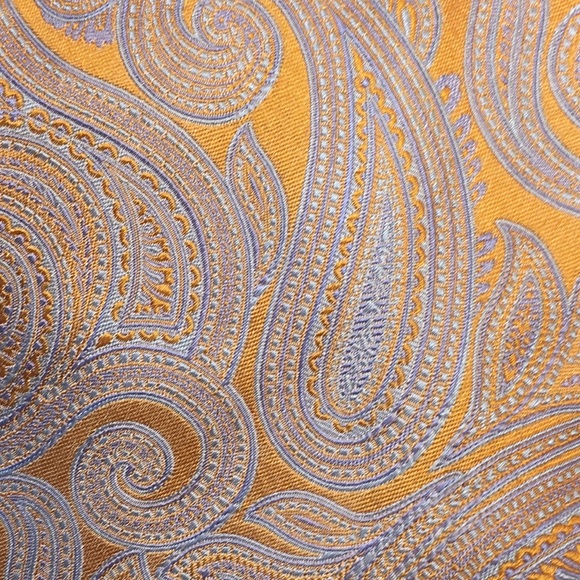 Banana Republic- Orange with light blue large paisley, Italian made silk tie. - Picture 3 of 10